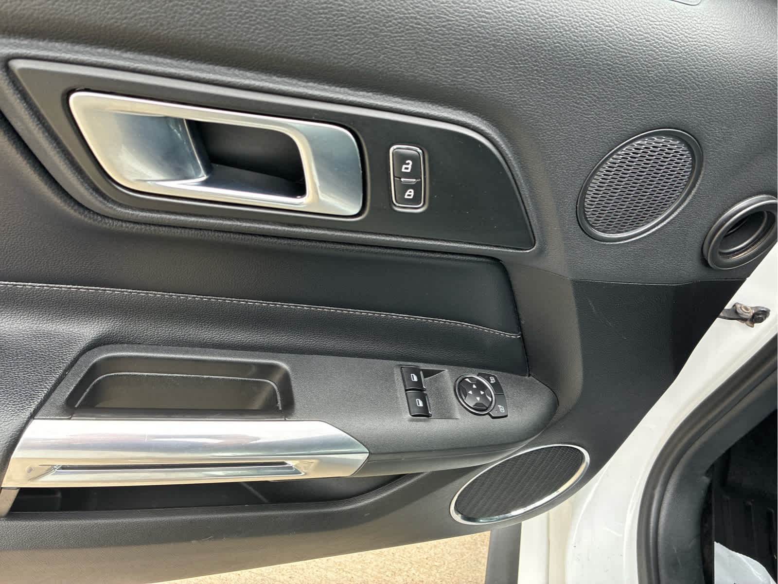 2022 Ford Mustang — detail view